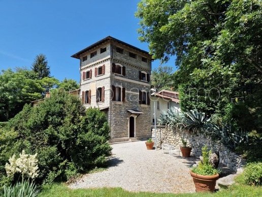 casa indipendente in vendita a Como in zona Como Centro