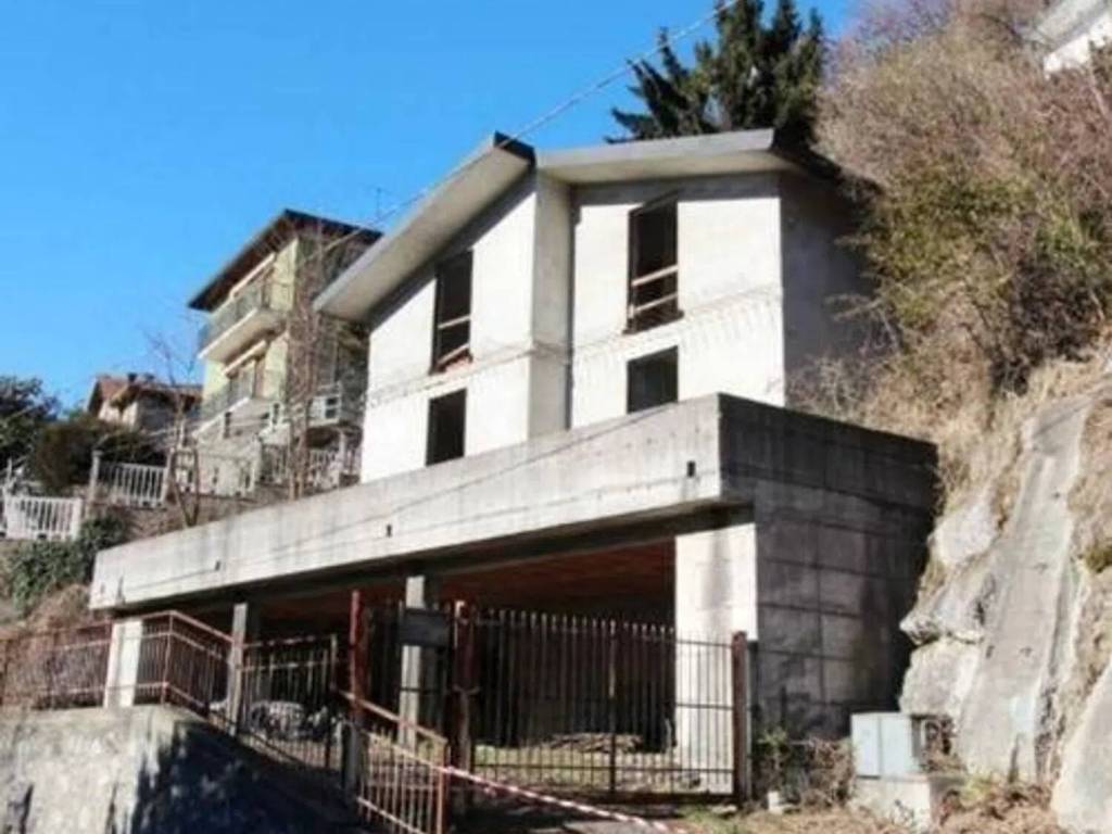 casa indipendente in vendita a Como in zona Civiglio