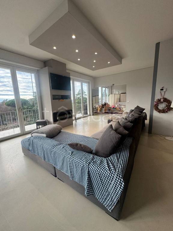 casa indipendente in vendita a Como in zona La Costa