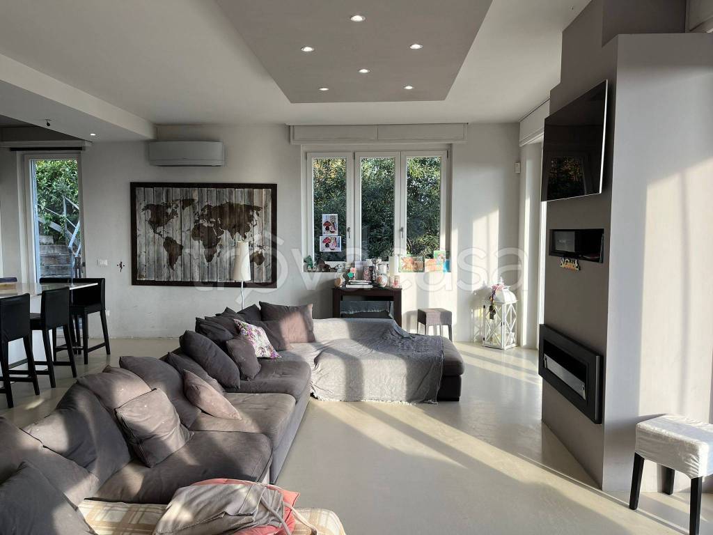 casa indipendente in vendita a Como in zona La Costa