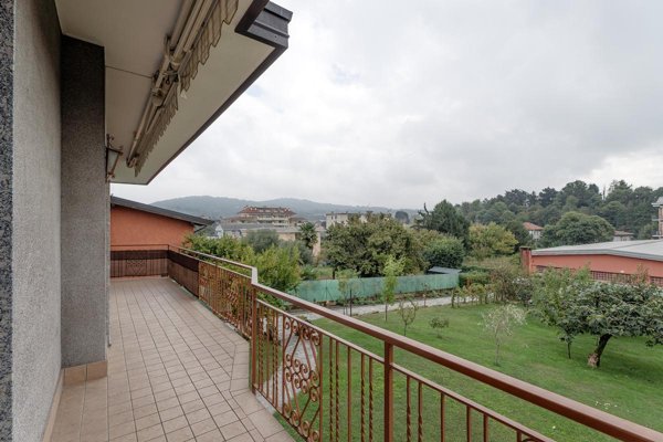 casa indipendente in vendita a Como in zona Acquanera
