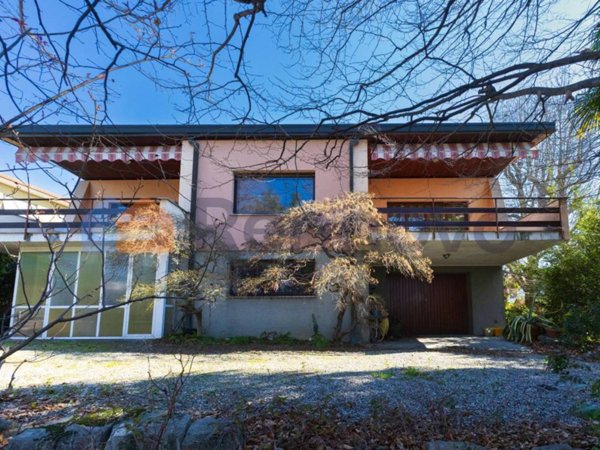 casa indipendente in vendita a Como in zona Albate
