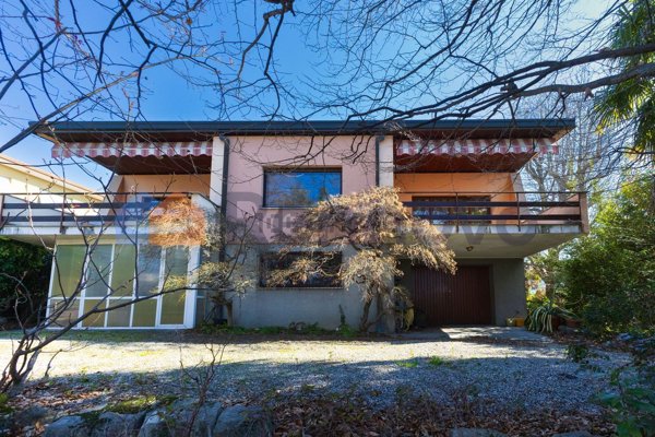 casa indipendente in vendita a Como in zona Albate