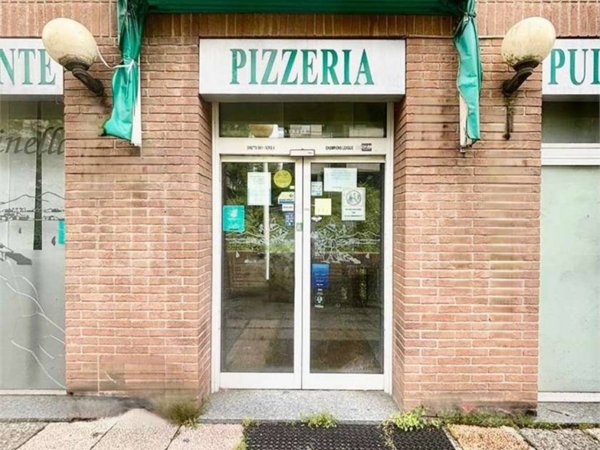 negozio in vendita a Como in zona Lora