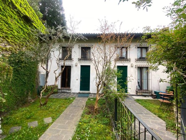 casa indipendente in vendita a Como in zona Prestino