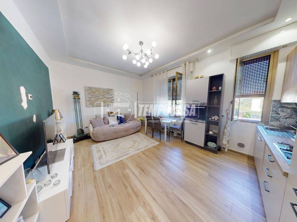 appartamento in vendita a Como in zona Muggiò