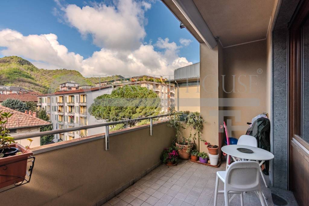 appartamento in vendita a Como in zona Borghi