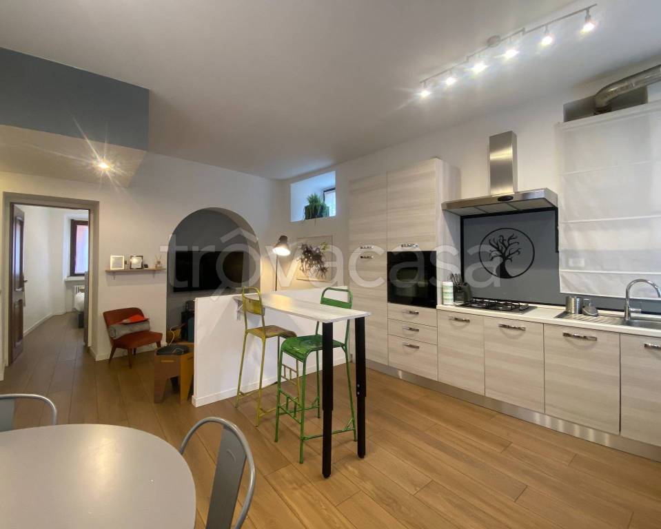 appartamento in vendita a Como in zona Tavernola