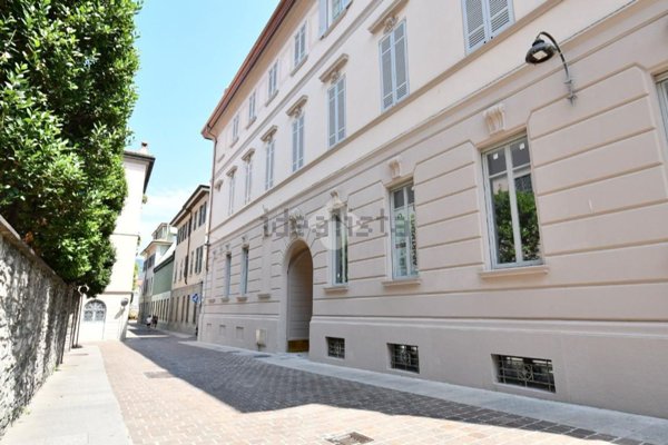 appartamento in vendita a Como in zona Como Centro