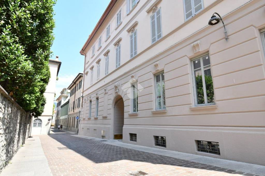appartamento in vendita a Como in zona Como Centro
