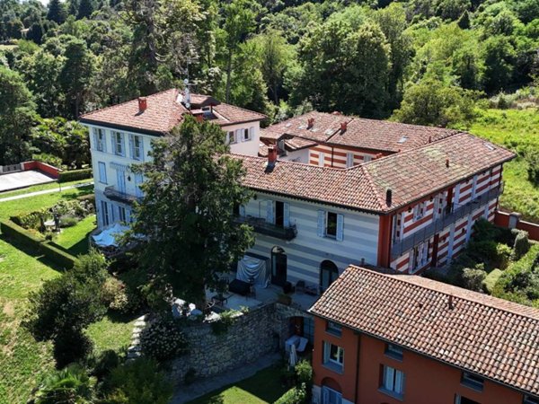 appartamento in vendita a Como in zona Tavernola