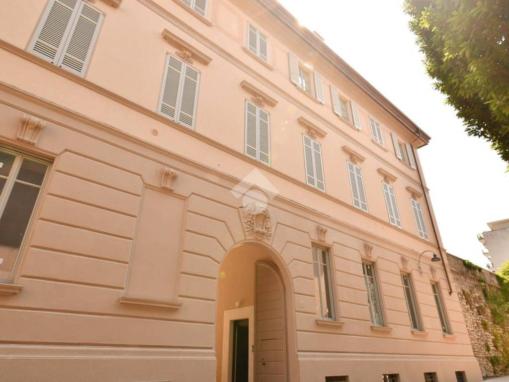 appartamento in vendita a Como in zona Como Centro