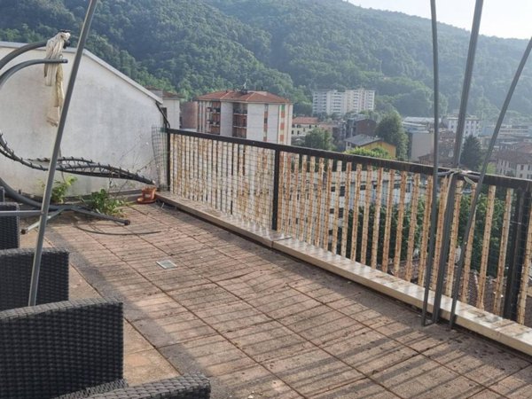 appartamento in vendita a Como in zona Tavernola