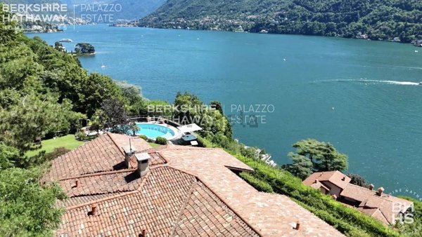 casa indipendente in vendita a Como in zona Villa Olmo