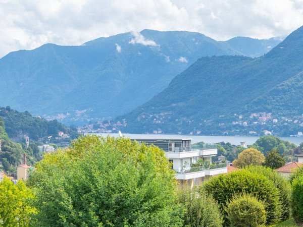 casa indipendente in vendita a Como in zona Tavernola