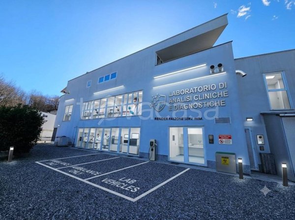 locale commerciale in vendita a Como in zona Breccia
