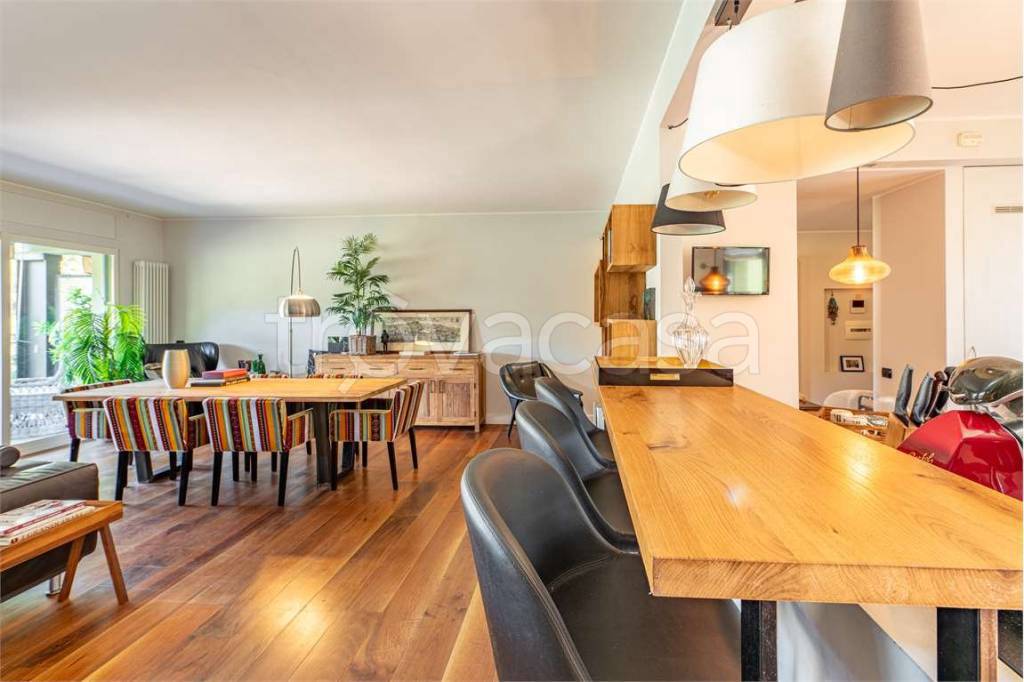 appartamento in vendita a Como in zona Viale Varese