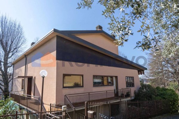 casa indipendente in vendita a Como in zona Albate