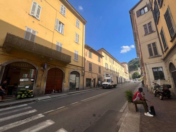 negozio in vendita a Como in zona Borghi