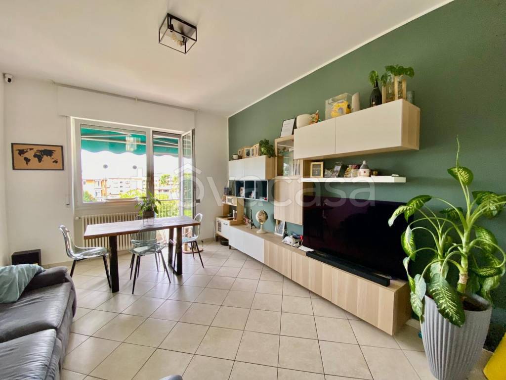 appartamento in vendita a Como in zona Albate