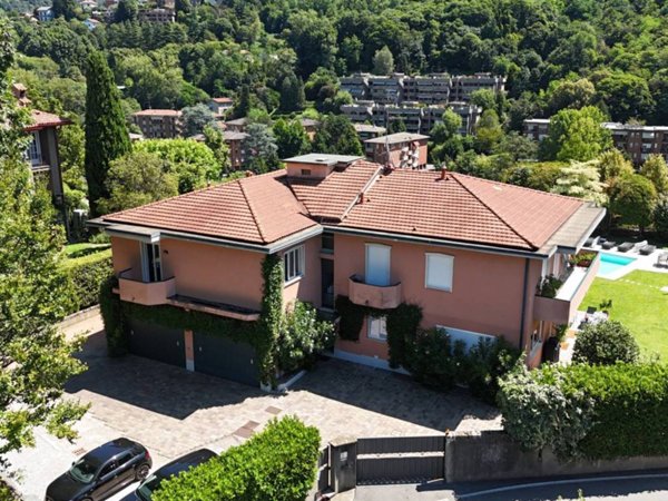 appartamento in vendita a Como in zona Lora