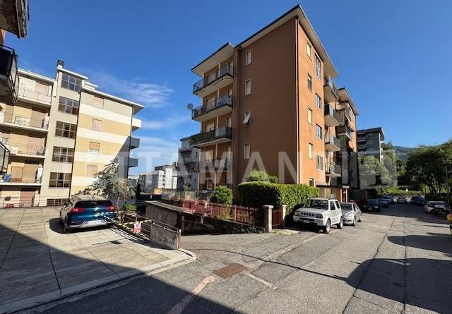 appartamento in vendita a Como in zona Lora