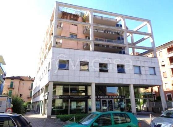 ufficio in vendita a Como in zona Borghi