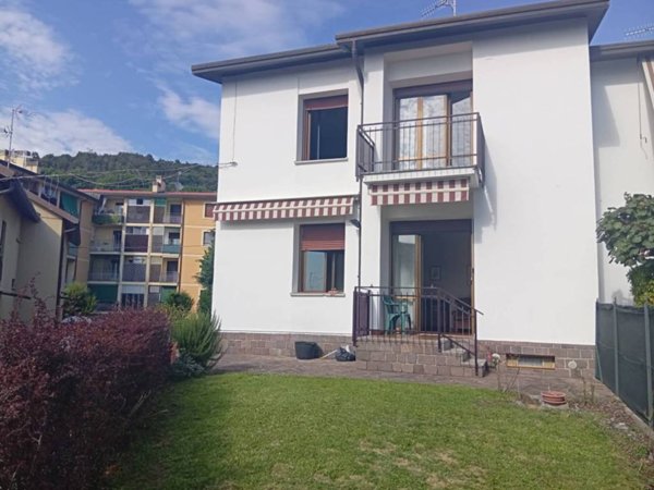 casa indipendente in vendita a Como in zona Prestino