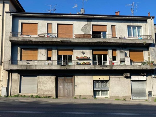 locale commerciale in vendita a Como in zona Lora