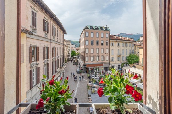 appartamento in vendita a Como in zona Como Centro