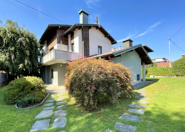 casa indipendente in vendita a Como in zona Albate