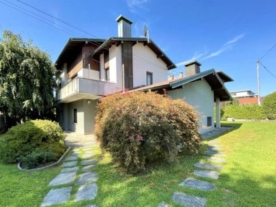 casa indipendente in vendita a Como in zona Albate