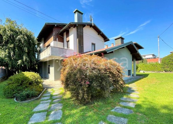 casa indipendente in vendita a Como in zona Albate