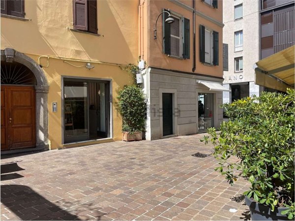 negozio in vendita a Como in zona Como Centro