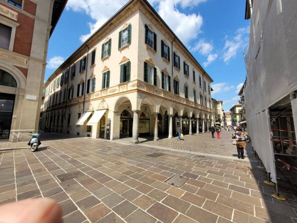 appartamento in vendita a Como in zona Como Centro
