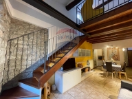 casa indipendente in vendita a Como in zona Villa Olmo