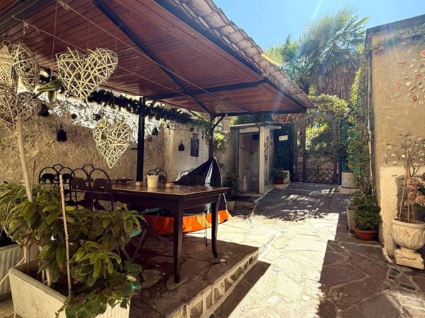 casa indipendente in vendita a Como in zona Como Centro