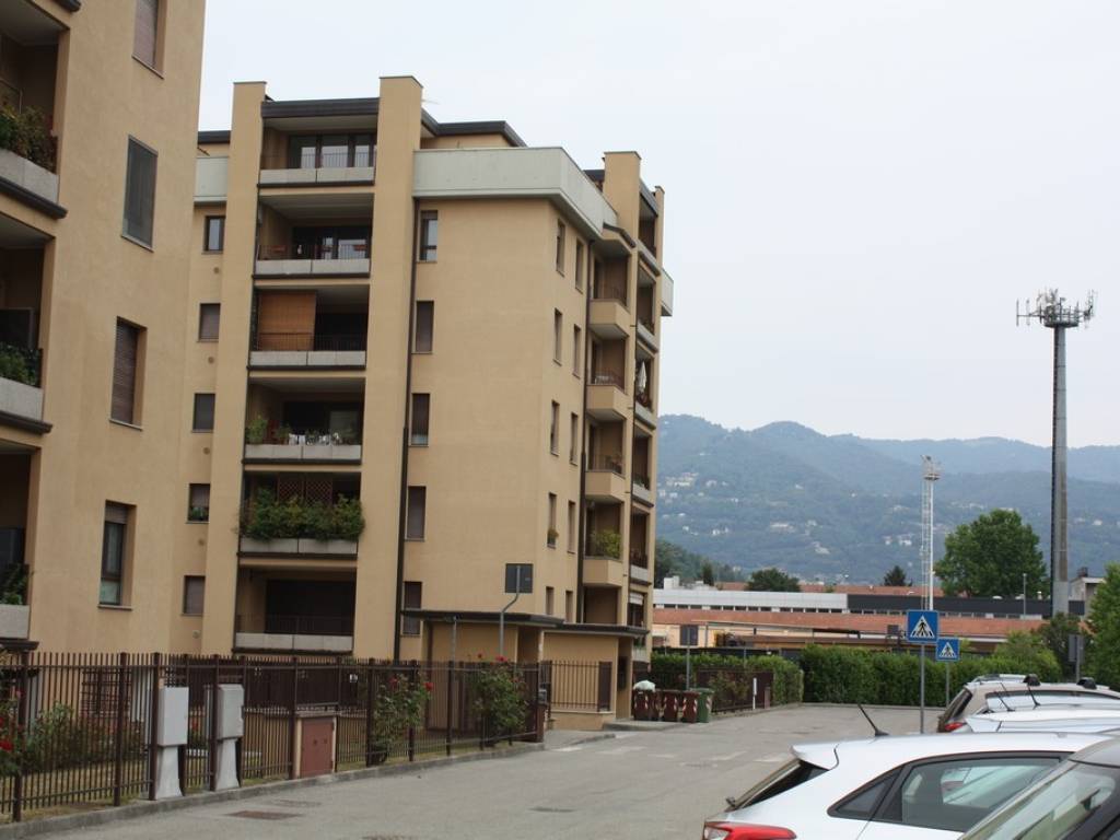 appartamento in vendita a Como in zona Camerlata