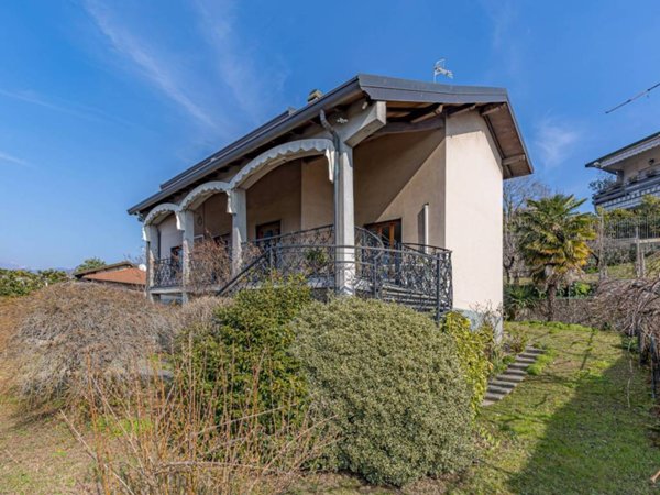 casa indipendente in vendita a Como in zona Breccia