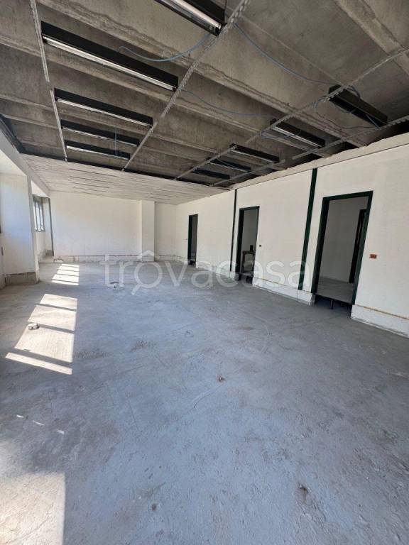 negozio in vendita a Como in zona Prestino
