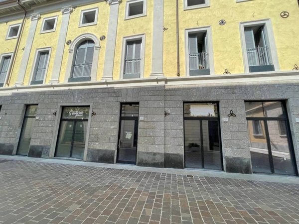 negozio in vendita a Como in zona Como Centro