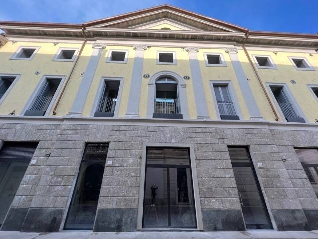 negozio in vendita a Como in zona Como Centro