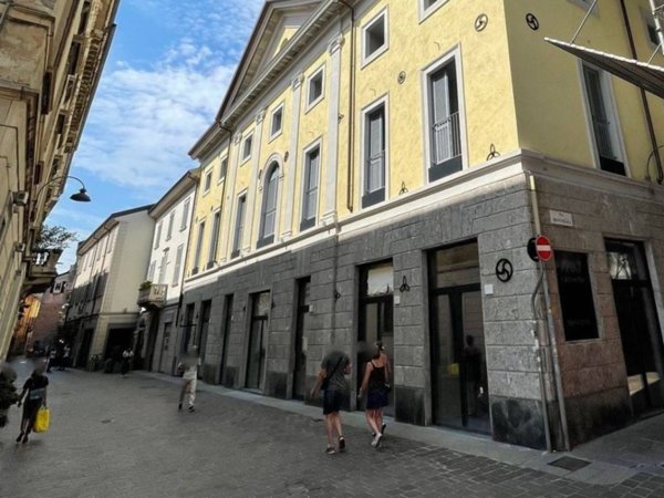 negozio in vendita a Como in zona Como Centro