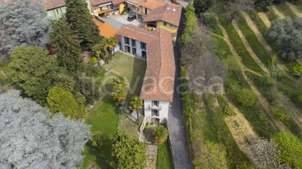 casa indipendente in vendita a Como in zona Albate