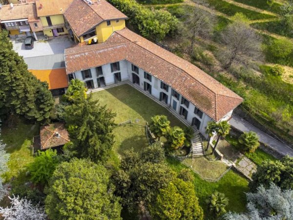 casa indipendente in vendita a Como in zona Albate