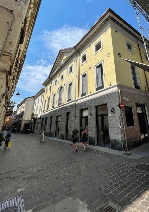 locale commerciale in vendita a Como in zona Como Centro