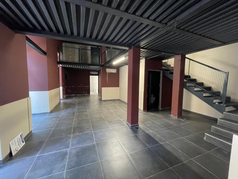 locale commerciale in vendita a Como in zona Como Centro