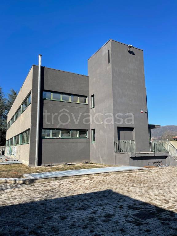 locale commerciale in vendita a Como in zona Prestino