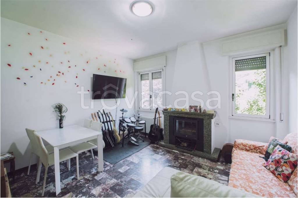 appartamento in vendita a Como in zona Tavernola