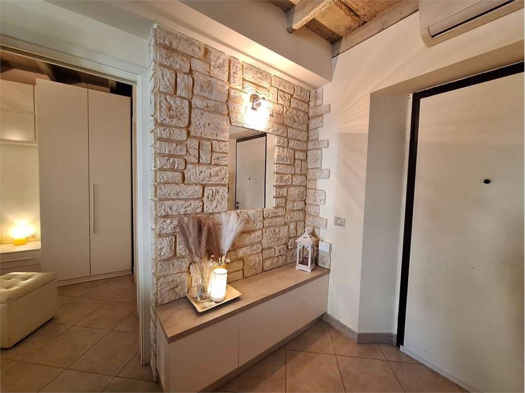 appartamento in vendita a Como in zona Borghi
